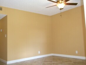 743 SE 1st Way in Deerfield Beach, FL - Foto de edificio - Building Photo