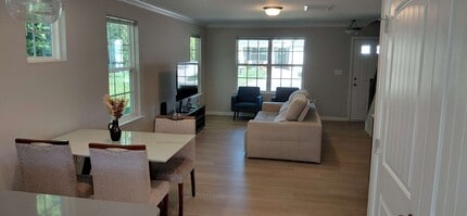 225 Berryfield Dr in Greensboro, NC - Foto de edificio - Building Photo