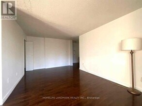 10 Stonehill Ct in Toronto, ON - Building Photo - Building Photo