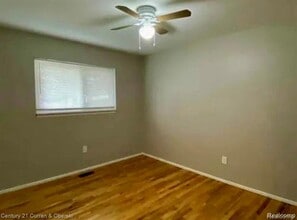 467 S Marie St in Westland, MI - Foto de edificio - Building Photo