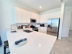 2470 Skyline Lp in Kissimmee, FL - Building Photo - Building Photo