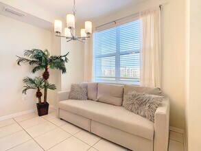 4784 Clock Tower Dr in Kissimmee, FL - Foto de edificio - Building Photo