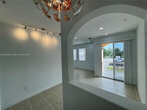 10012 NW 7th St in Miami, FL - Building Photo - Building Photo