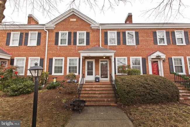 property at 2907 S Buchanan St