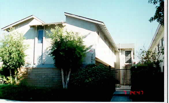 7248 Newlin Ave in Whittier, CA - Foto de edificio