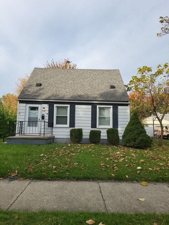 25821 Send St in Roseville, MI - Building Photo