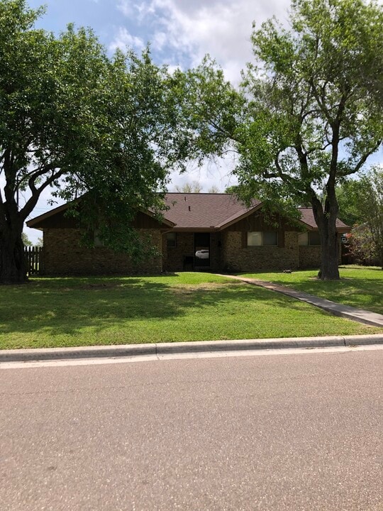 2100 Vail Dr in Port Lavaca, TX - Building Photo