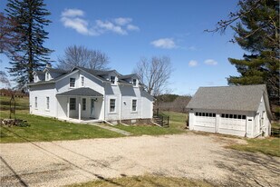 126 Lime Rock Rd in Salisbury, CT - Building Photo