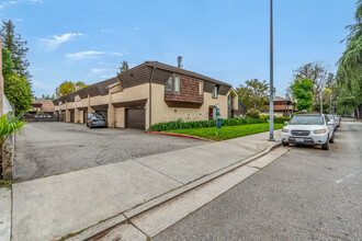 Parkwood in Van Nuys, CA - Building Photo - Building Photo