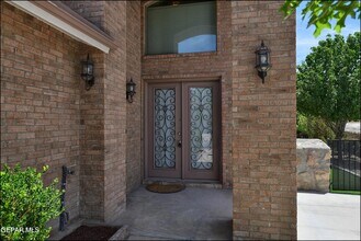 6560 McFarland Ave in El Paso, TX - Building Photo - Building Photo