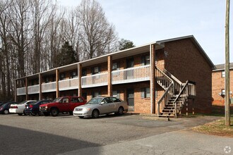 SHATTALON TERRACE APARTMENTS in Winston-Salem, NC - Building Photo - Interior Photo