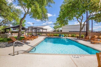 Summit at Westwood in Austin, TX - Foto de edificio - Building Photo