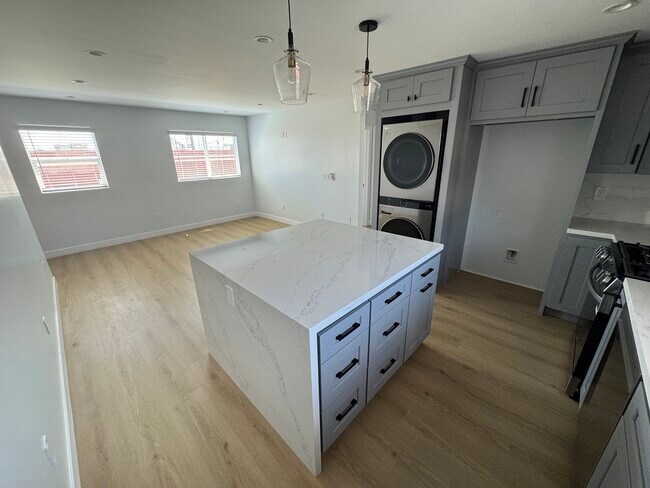 18509 Burin Ave in Redondo Beach, CA - Building Photo - Building Photo