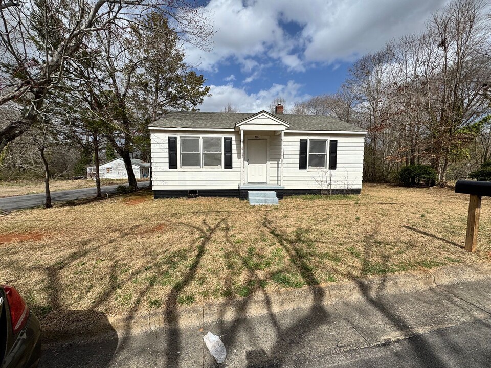 210 Morrison St in Shelby, NC - Building Photo