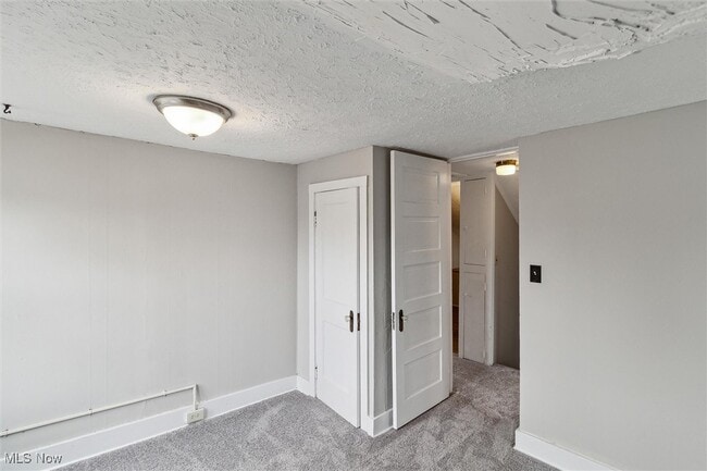 property at 286 E 238th St
