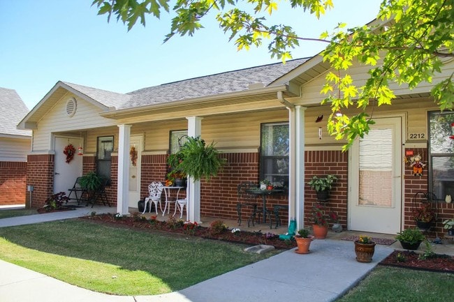 Brookstone Cottages Apartments in Norman, OK - Building Photo - Building Photo