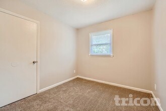 5313 Larewood Dr in Charlotte, NC - Building Photo - Building Photo