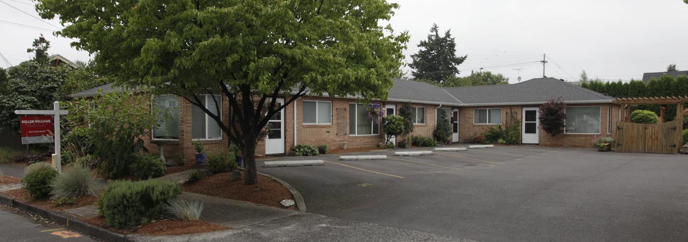 4423-4439 SE 57th Ave in Portland, OR - Building Photo