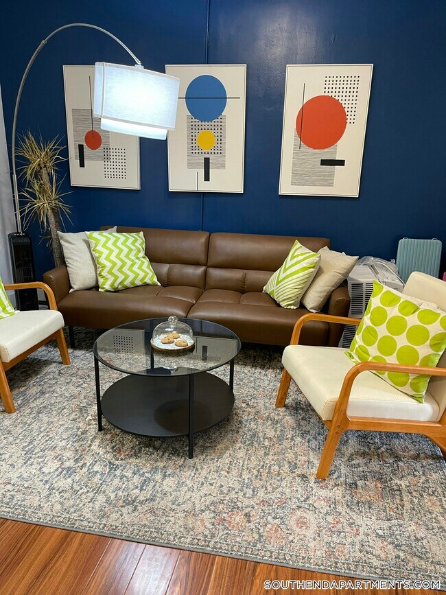 871 Harrison Ave, Unit 2 in Boston, MA - Foto de edificio - Building Photo