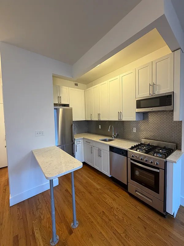 639 Tenth Avenue in New York, NY - Building Photo - Building Photo