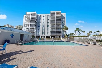 2885 Palm Beach Blvd, Unit A402 in Ft. Myers, FL - Building Photo - Building Photo
