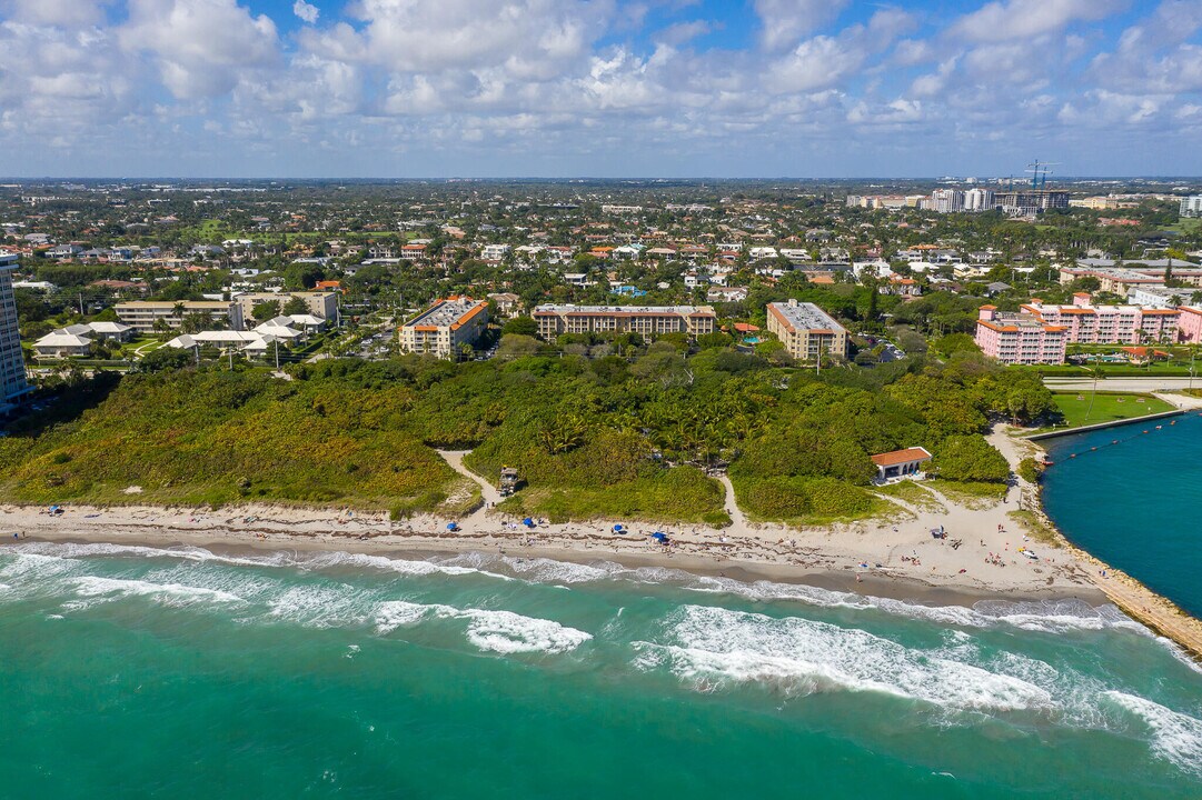 1111 S Ocean Blvd in Boca Raton, FL - Foto de edificio