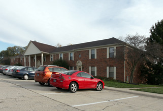 Windsor Court in Indianapolis, IN - Foto de edificio - Building Photo