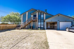 2106 Lamplight Village Cir, Unit #A in Austin, TX - Building Photo