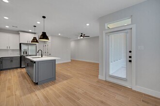 13612 Giovannis Gdn in San Antonio, TX - Building Photo - Building Photo