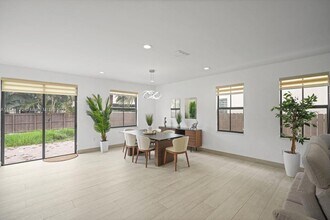 10016 NW 89th Ter in Doral, FL - Building Photo - Building Photo