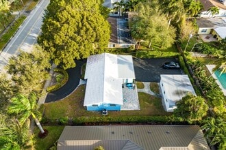 908 Prosperity Farms Rd in North Palm Beach, FL - Building Photo - Building Photo