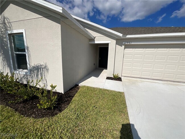 11961 Savanna Lks Blvd in Lehigh Acres, FL - Building Photo - Building Photo