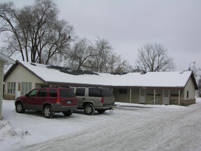 1017-1021 E Broadway St in Mt. Pleasant, MI - Building Photo - Building Photo