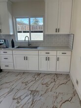 10929 Hayvenhurst Ave in Granada Hills, CA - Building Photo - Building Photo