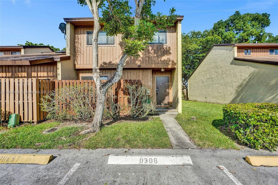 4163 SW 85th Ave in Davie, FL - Building Photo