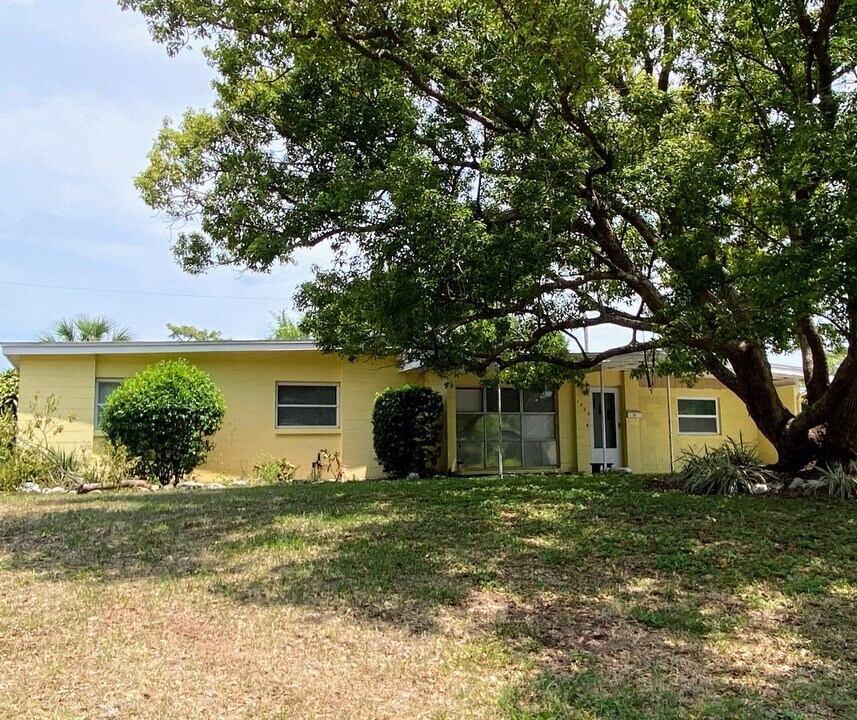 1338 Peruvian Ln in Winter Park, FL - Building Photo