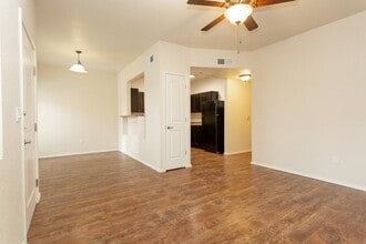 3268 N Zaragoza Rd in El Paso, TX - Foto de edificio - Building Photo
