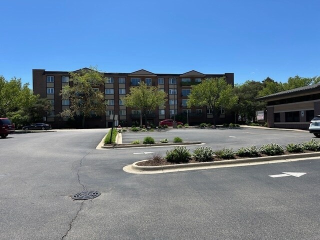 5935 N Lincoln Ave in Morton Grove, IL - Building Photo - Building Photo