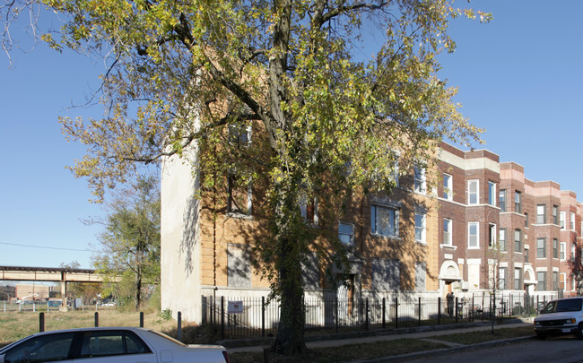 4042 S Calumet Ave in Chicago, IL - Foto de edificio - Building Photo