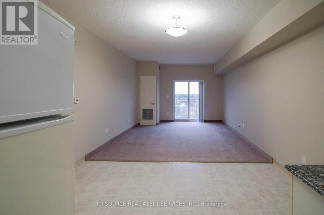 239-239 Auburn Dr in Waterloo, ON - Building Photo