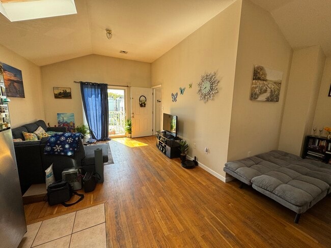 320 Claremont Ave, Unit 2nd floor