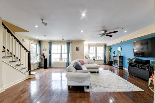 1625 Paterson Plank Rd in Secaucus, NJ - Building Photo - Building Photo