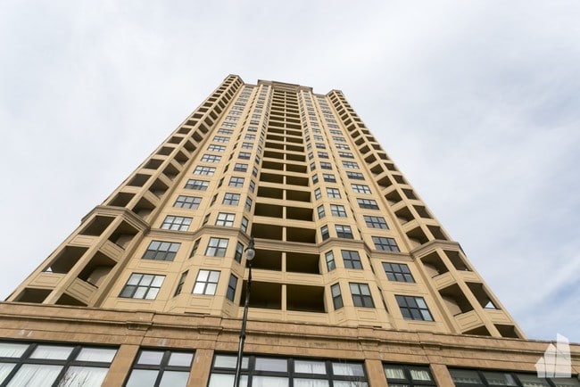 property at 1464 S Michigan Ave