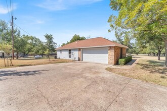 6828 N Lakewood Dr in Georgetown, TX - Building Photo - Building Photo