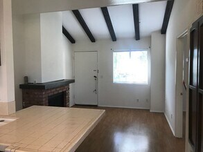 7125 Shoup Ave in Los Angeles, CA - Building Photo - Building Photo