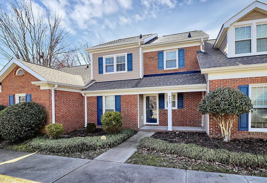 9459 Kings Falls Dr in Charlotte, NC - Building Photo