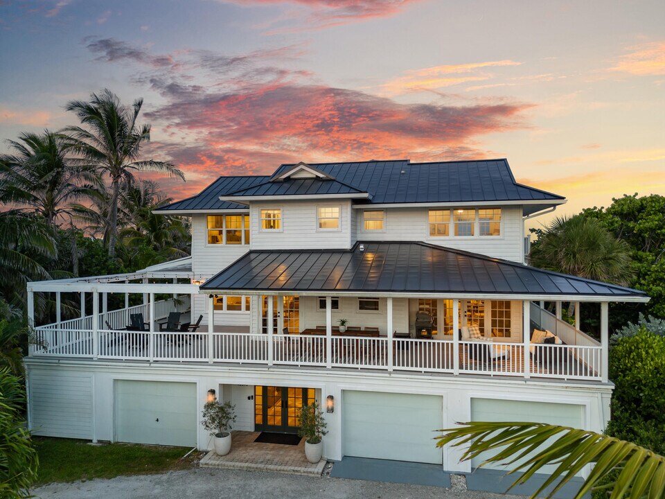 12376 Jimmy Buffett Mem Hwy in Vero Beach, FL - Building Photo