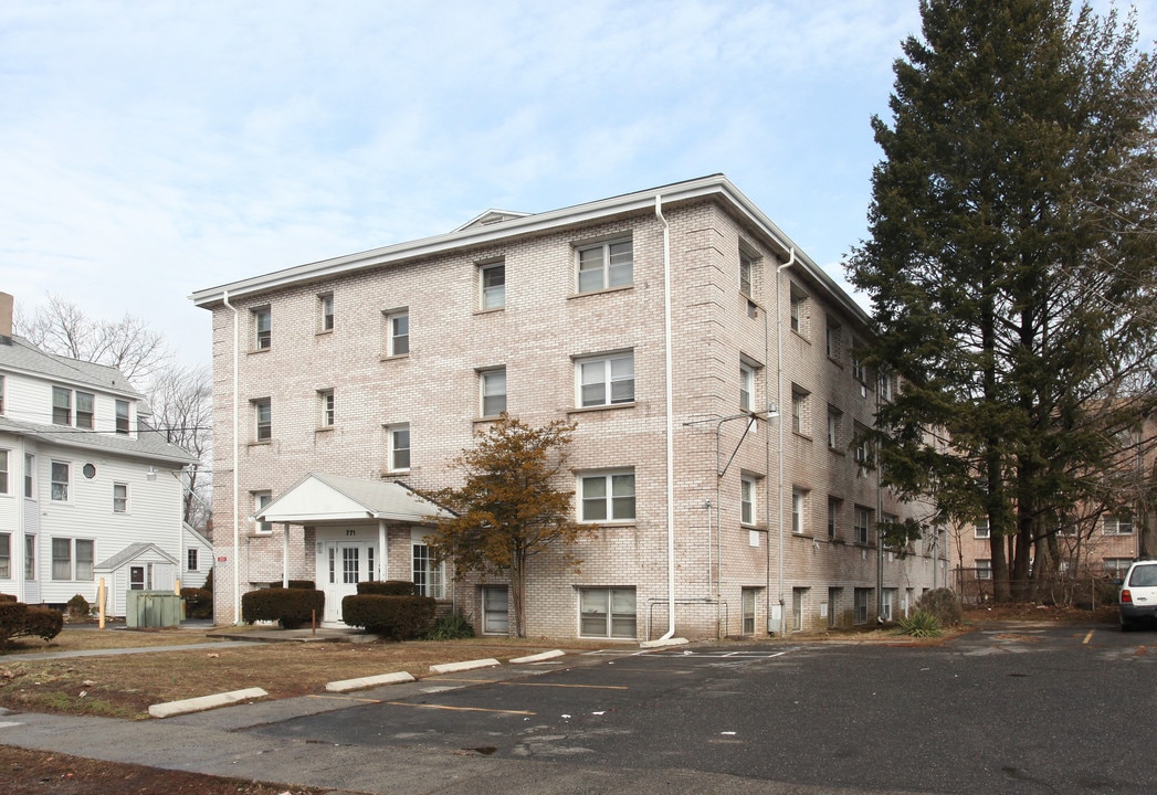 Essex House in West Haven, CT - Building Photo