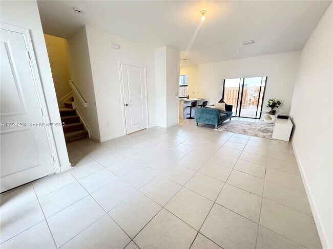 23036 SW 129th Pl in Goulds, FL - Foto de edificio - Building Photo