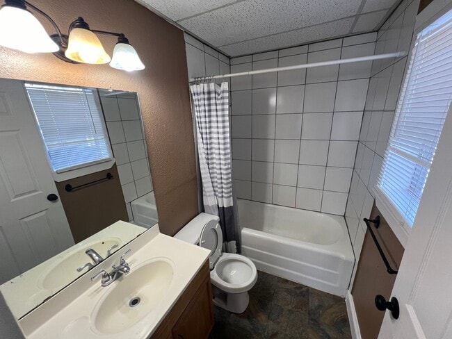 2020 16th St in Lubbock, TX - Foto de edificio - Building Photo